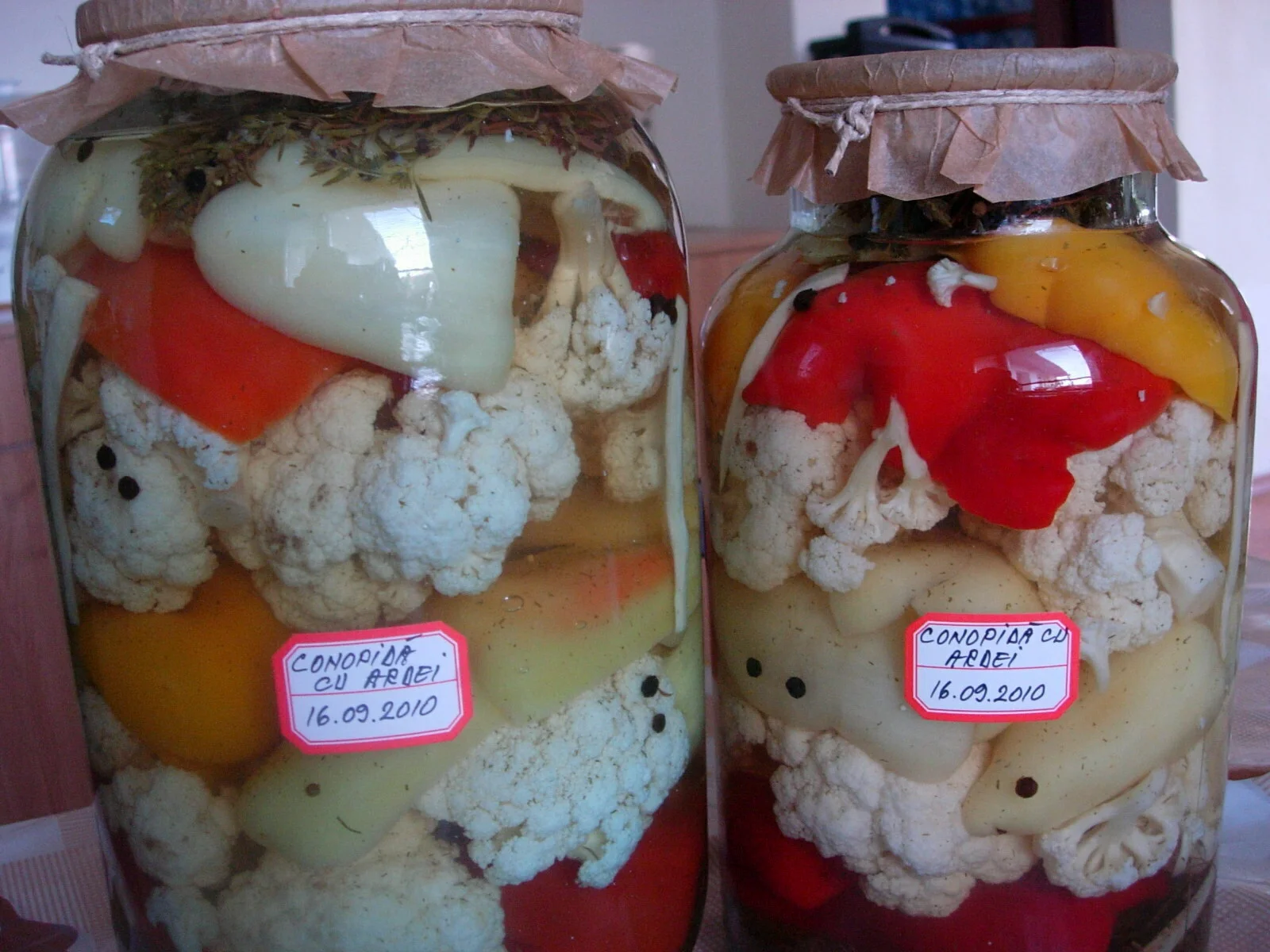 Bell pepper and cauliflower, pickled