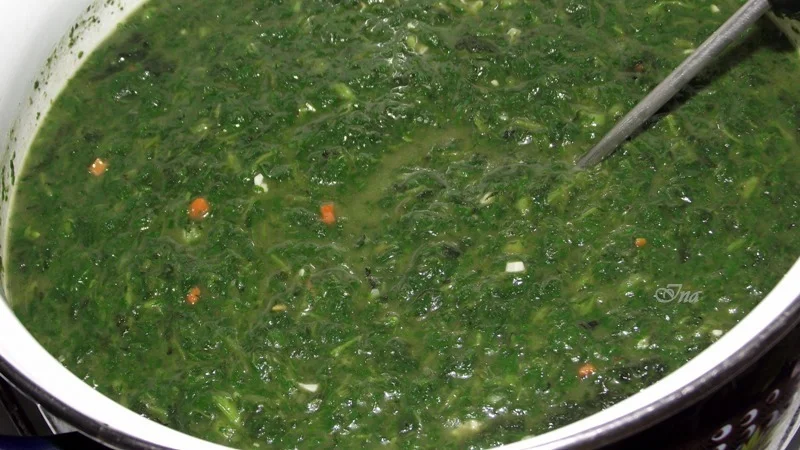 Nettle food with garlic