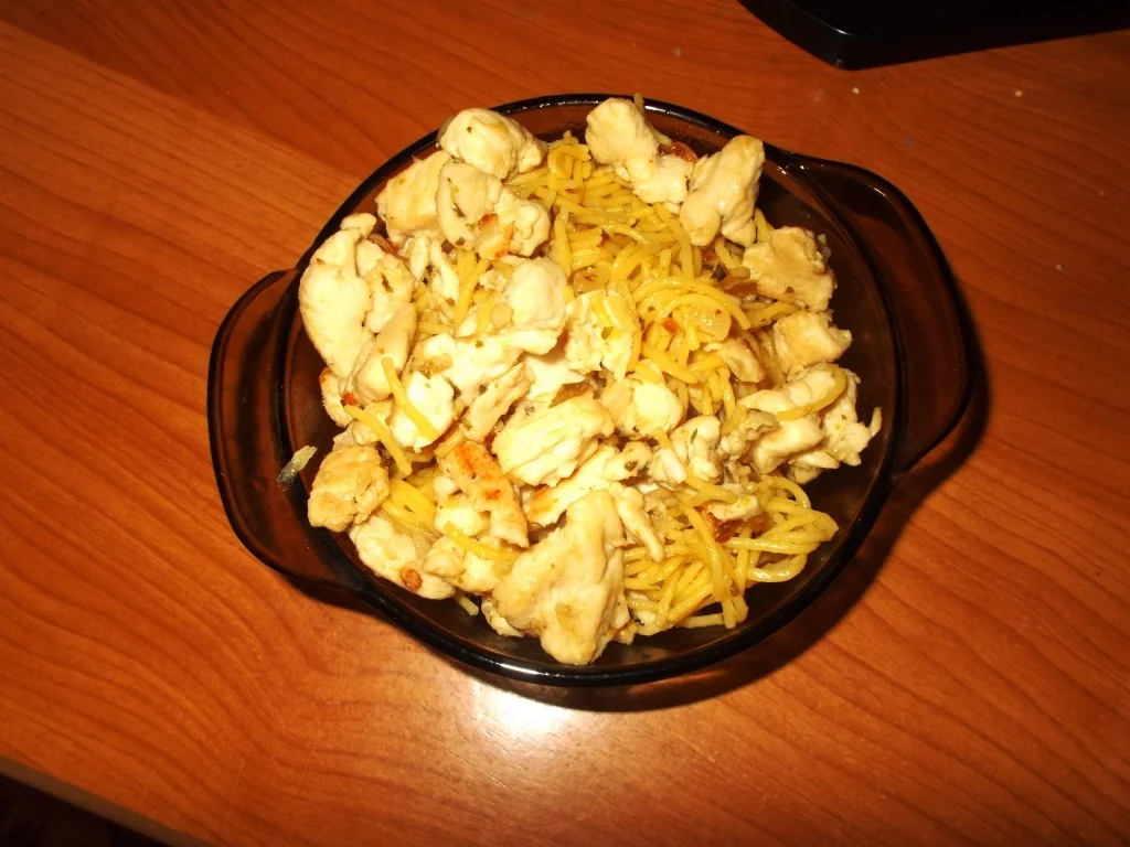 Corn pasta with chicken breast