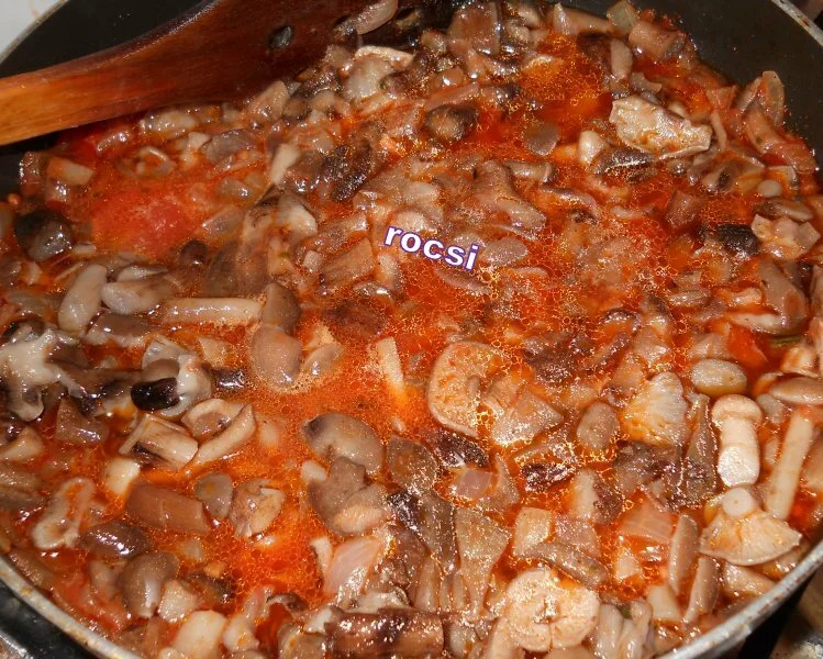 Mushrooms in tomato sauce with baked potatoes