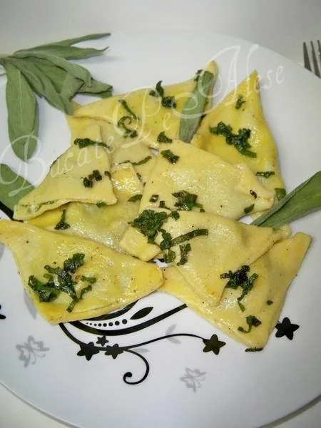 Ravioli with spinach and cheese flavored in butter and sage