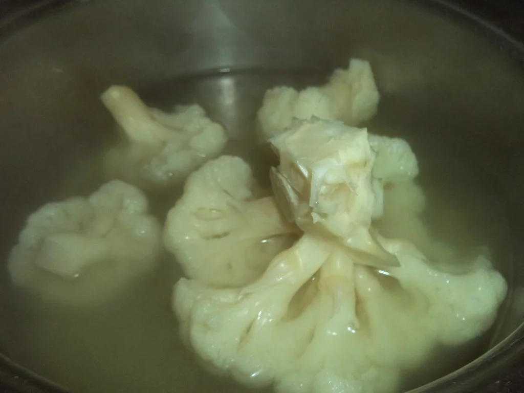 Cauliflower with mayonnaise and parsley