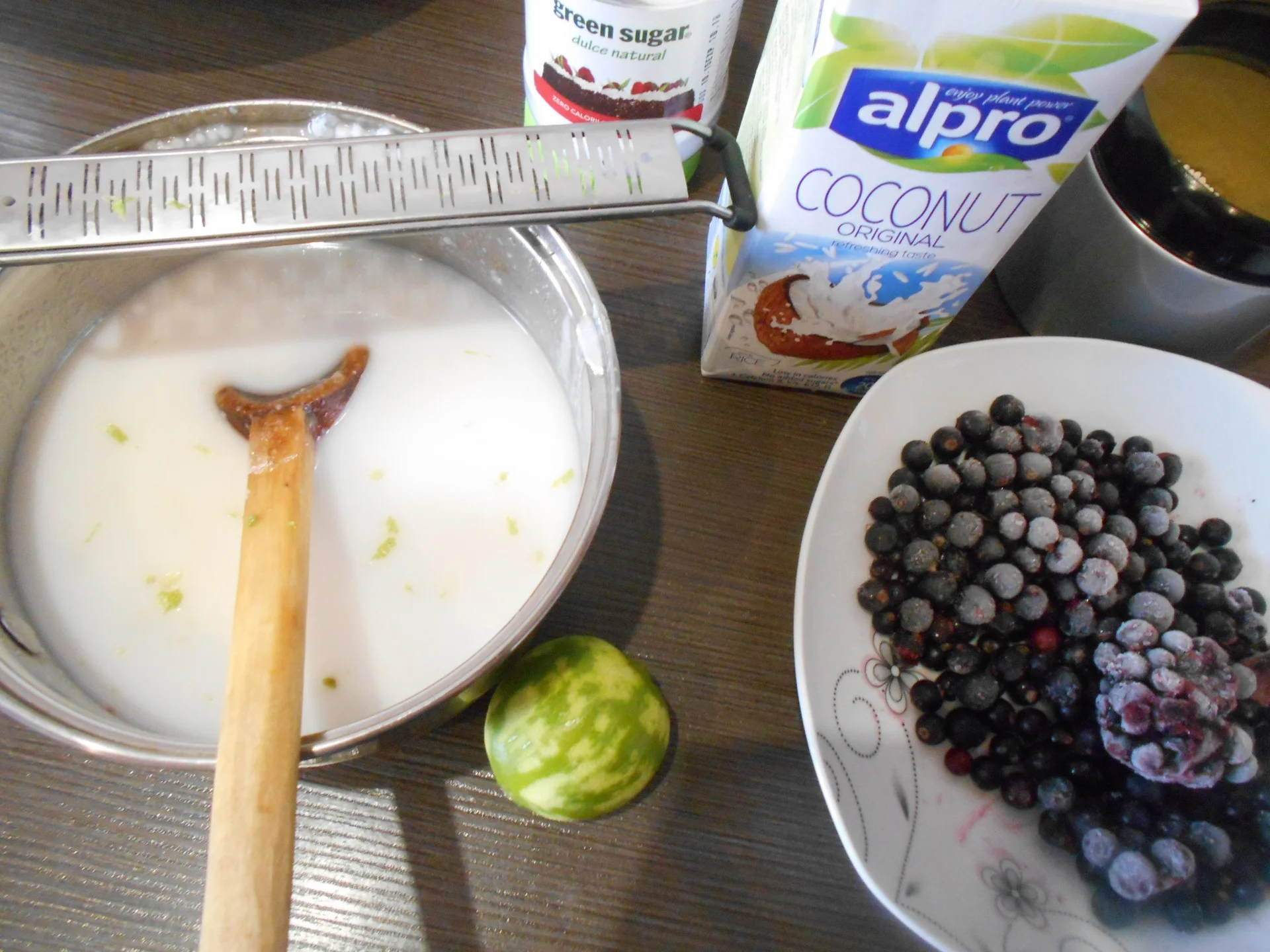 Tapioca pudding with berries and lime