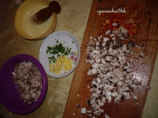 Chicken salad with mushrooms