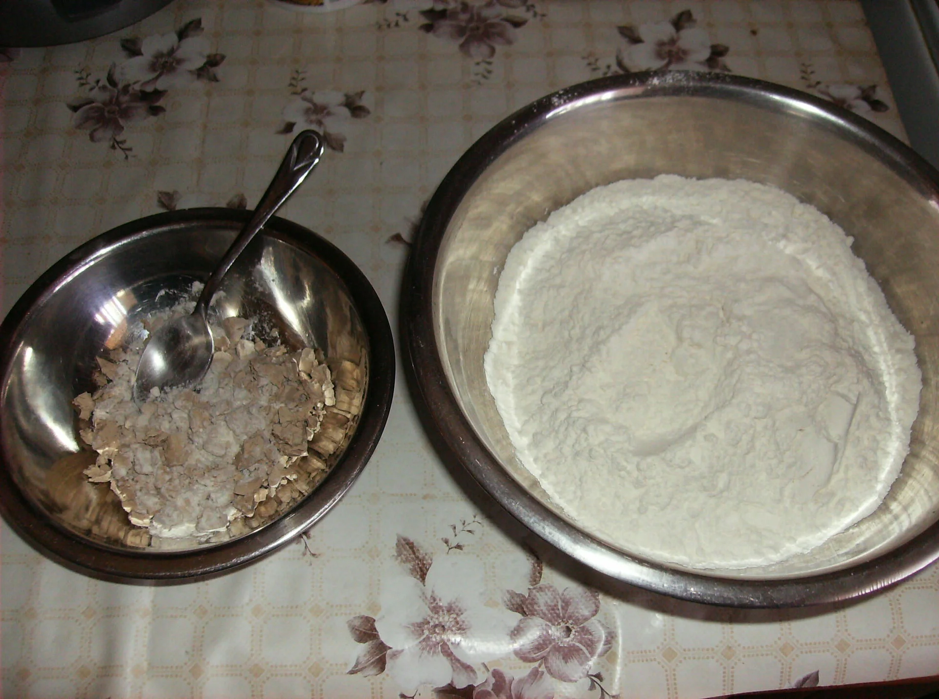 Crispy plum and cinnamon pie