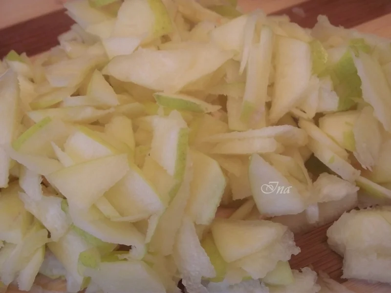 Quince jam with walnut and candied lemon