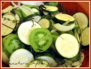 Green tomato salad with zucchini