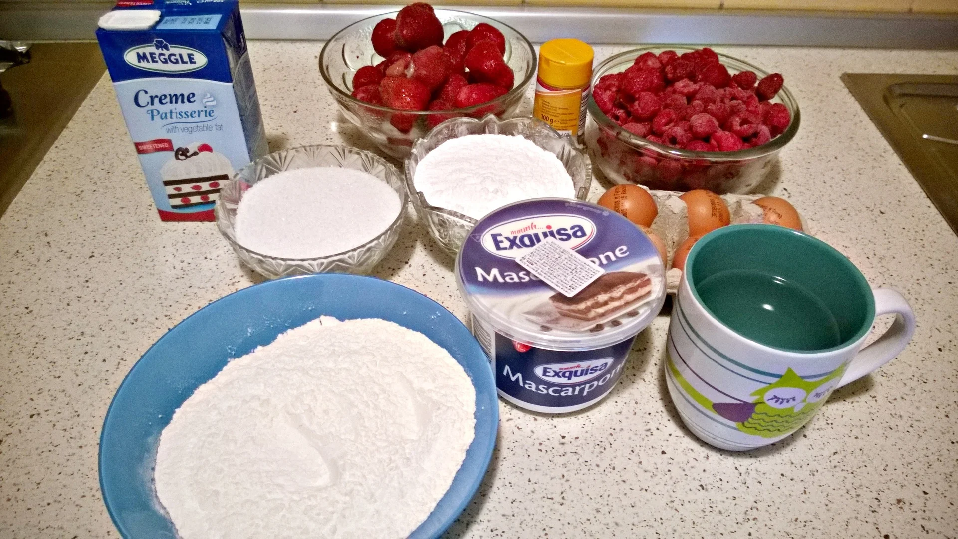 Fruit cake with mascarpone cream