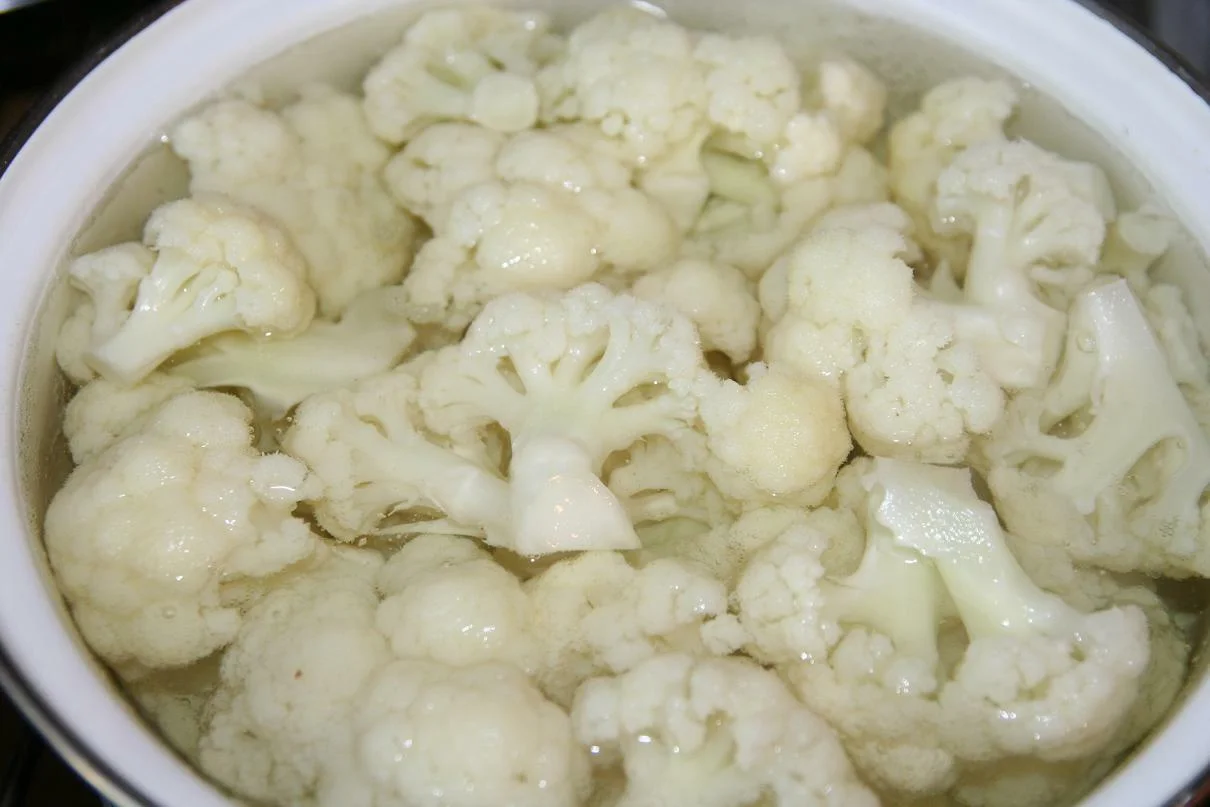 Cauliflower with sour cream baked