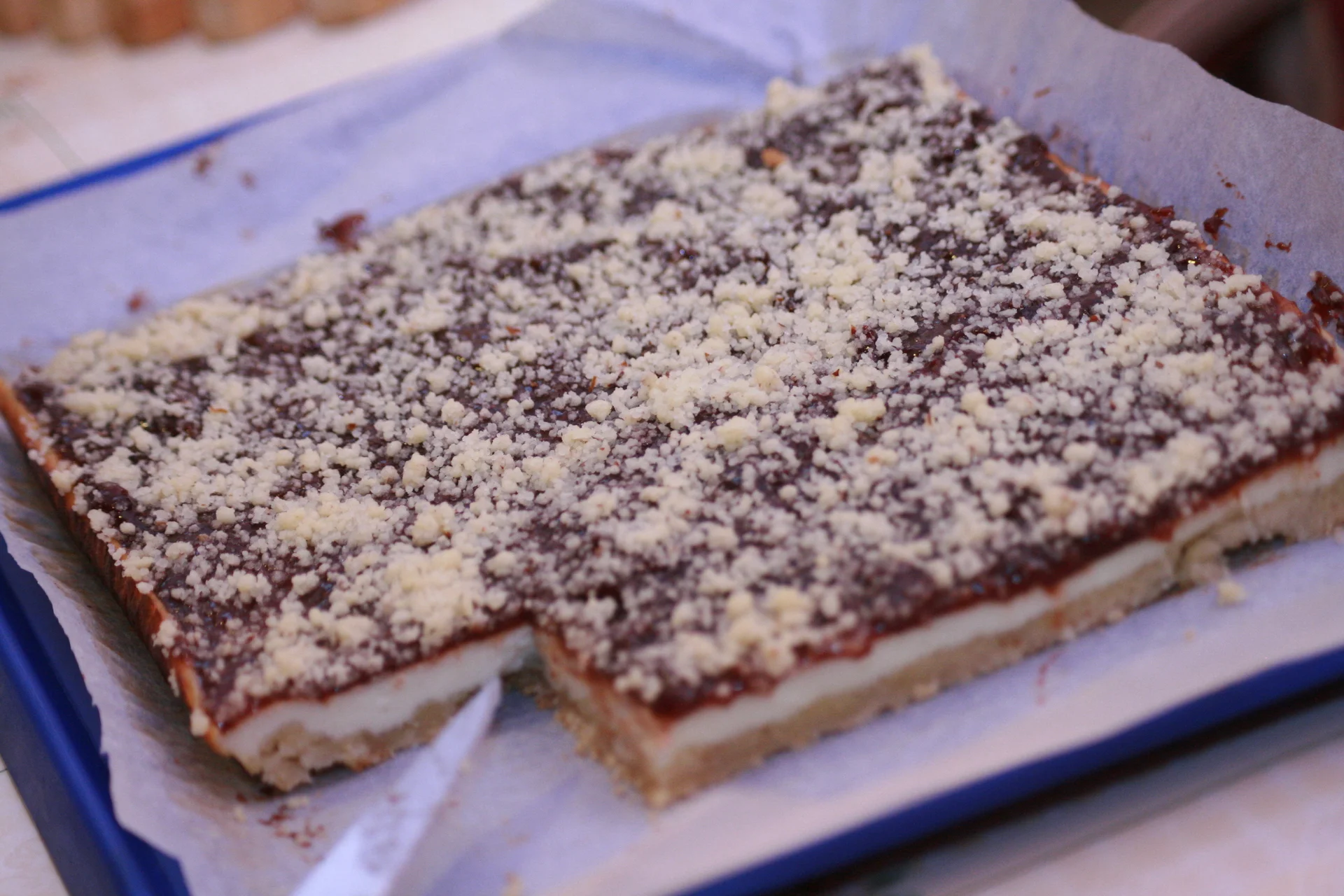 Cheesecake with strawberry jam