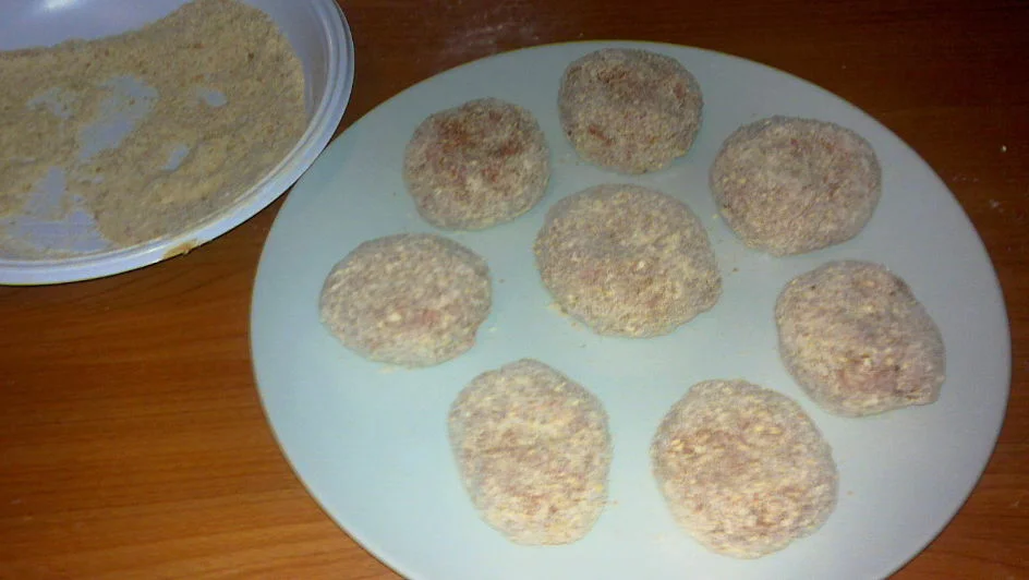 Meatballs in sauce with reduced peas