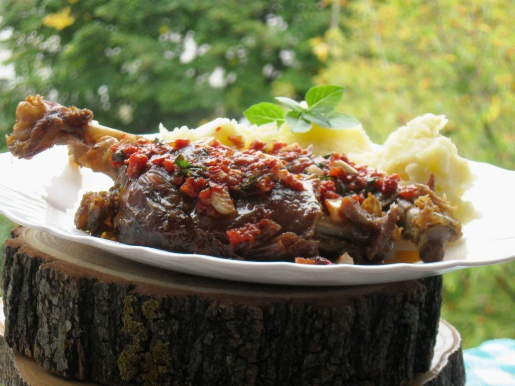 Puree with goose legs