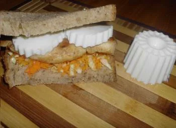 Chicken sandwich, cabbage salad with carrot and milk core