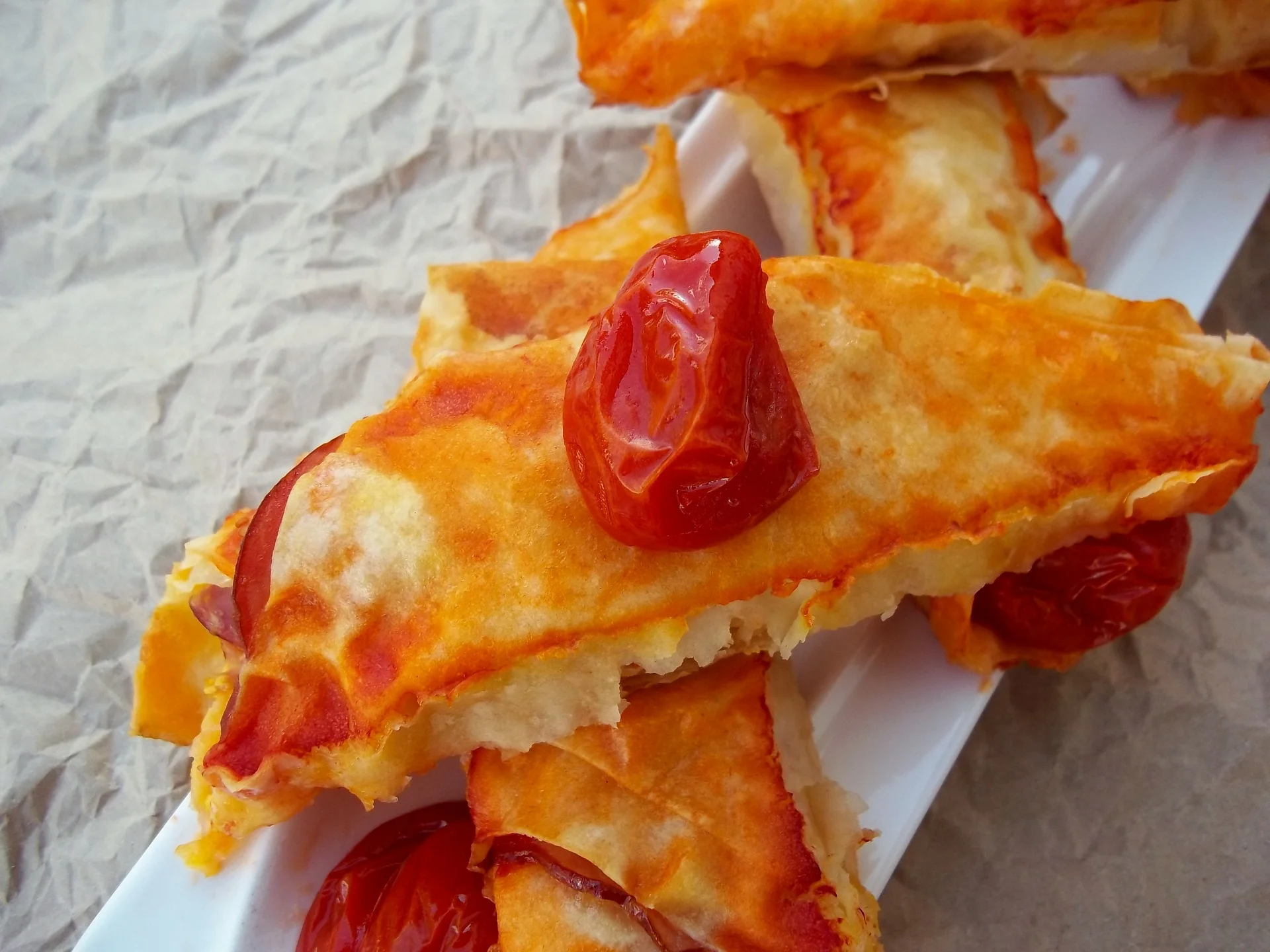 Pizza rolls made from Yufka sheets