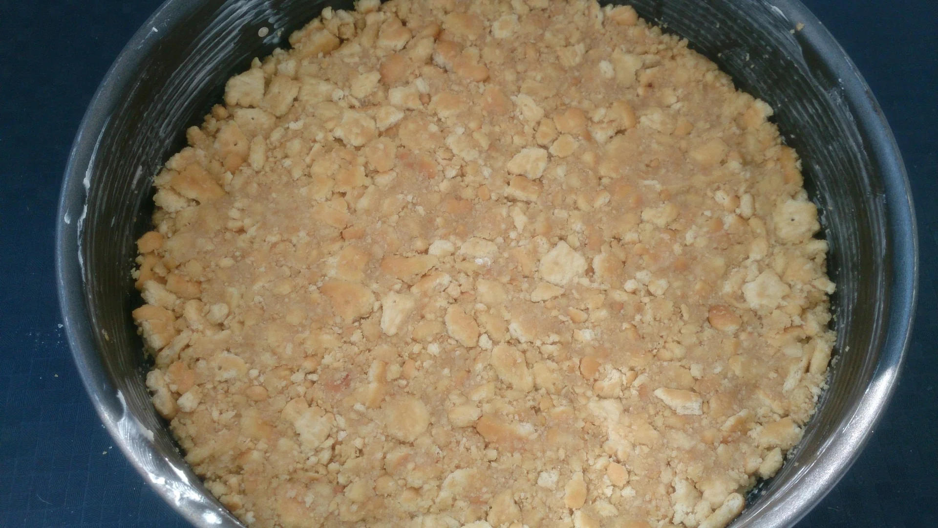 Cheesecake with raspberry jelly