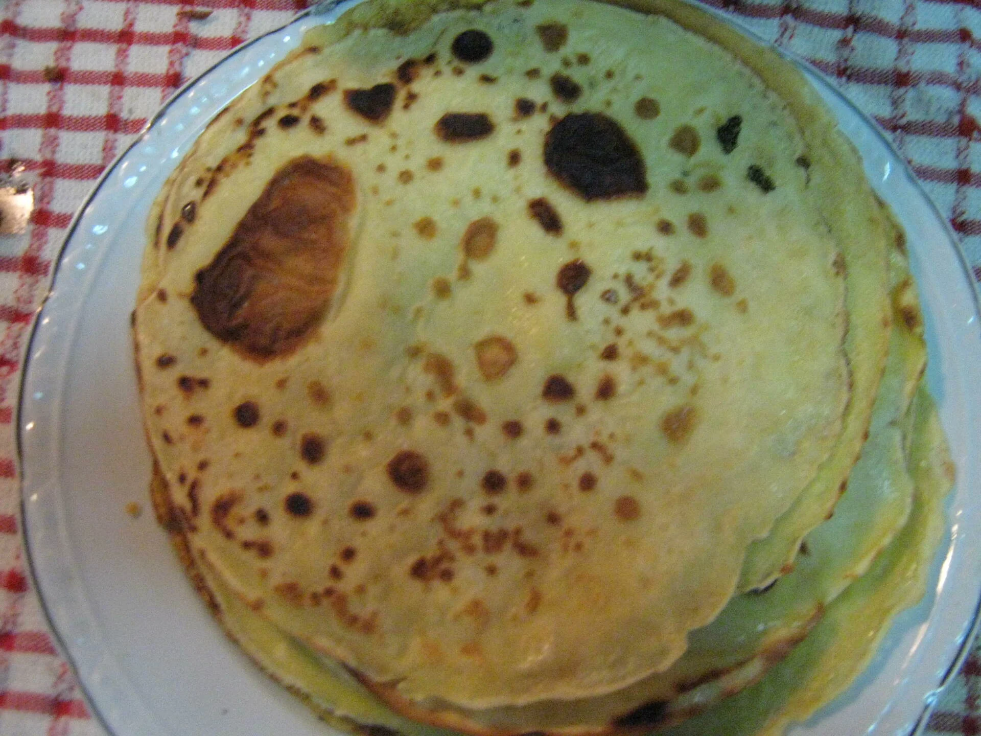 Pancakes with chocolate pudding and bananas