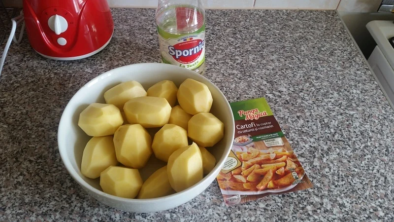 Oven-baked potatoes with rosemary and garlic