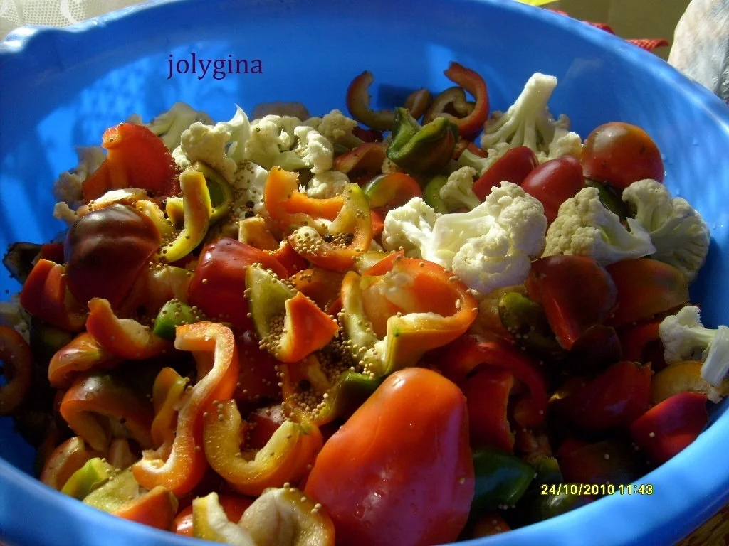 Bell peppers with cauliflower in their own brine