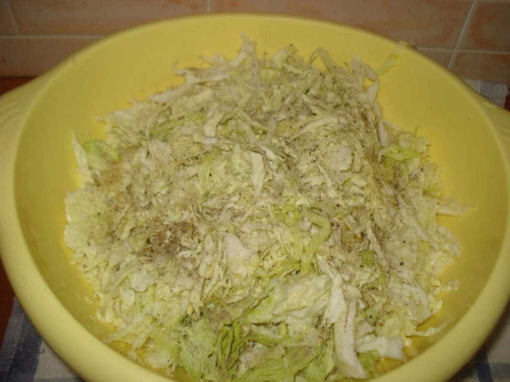 Oven-baked cabbage with sausages and pork ribs