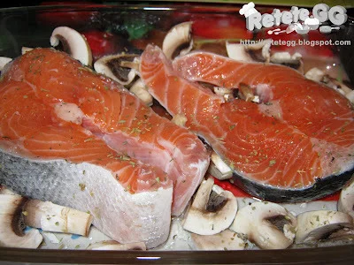 Salmon with mushroom and sour cream sauce