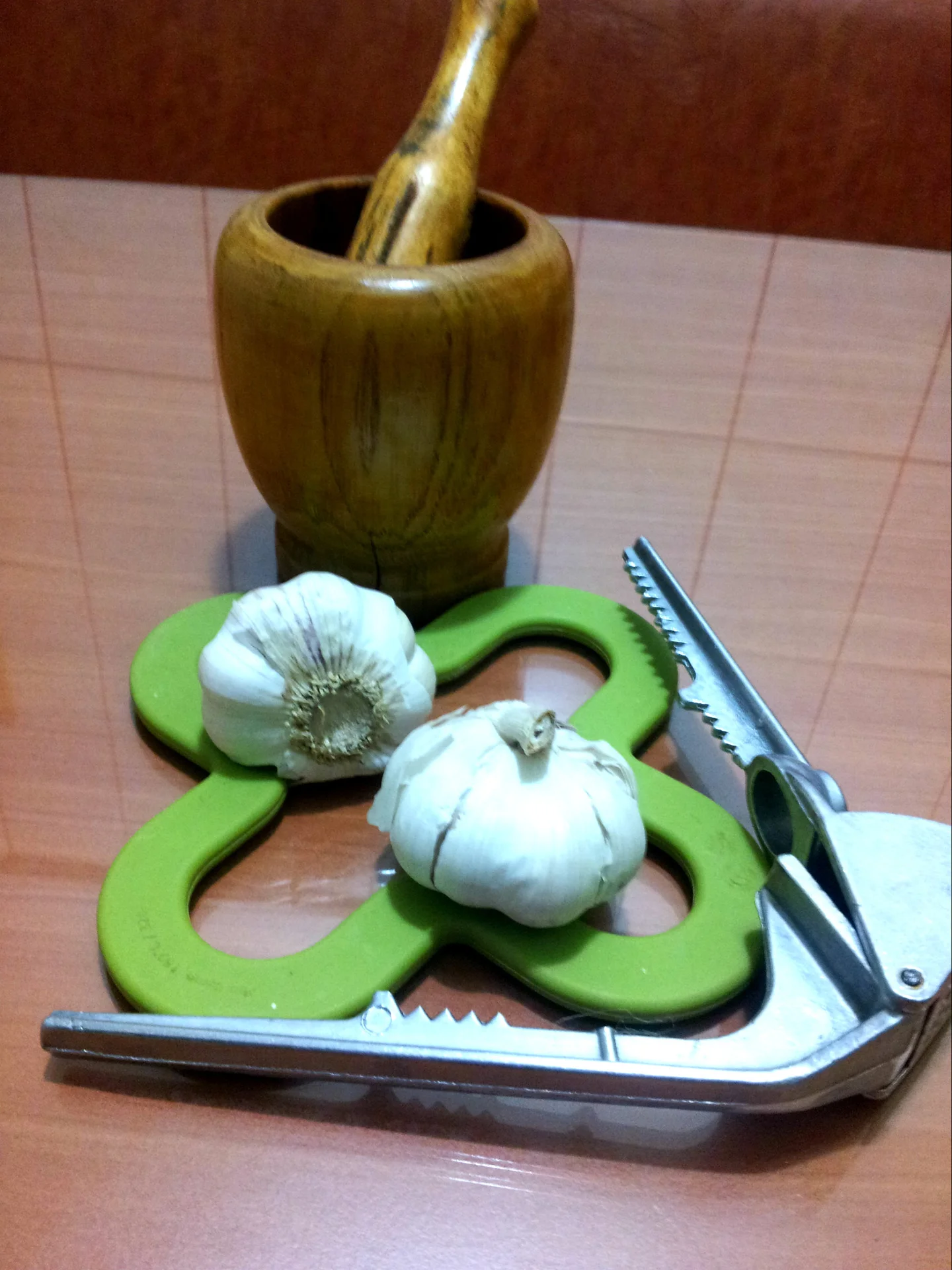 Garlic sauce with sour cream