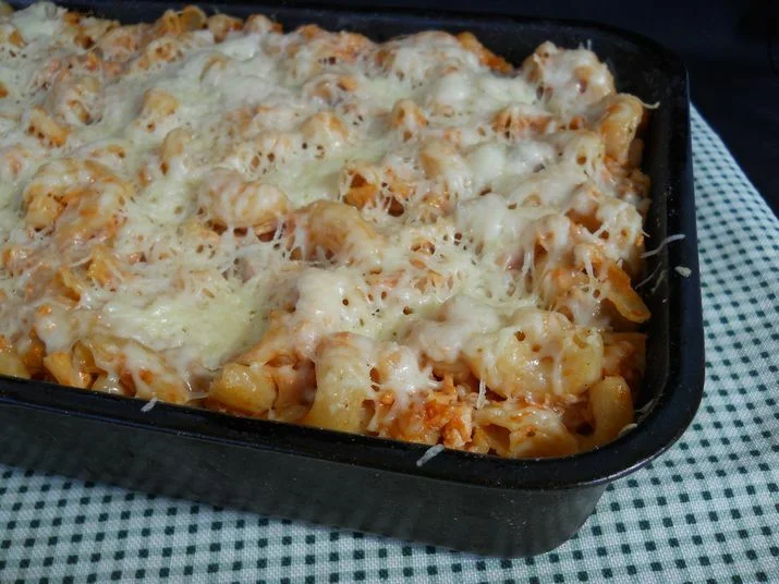 Pasta pudding with chicken meat