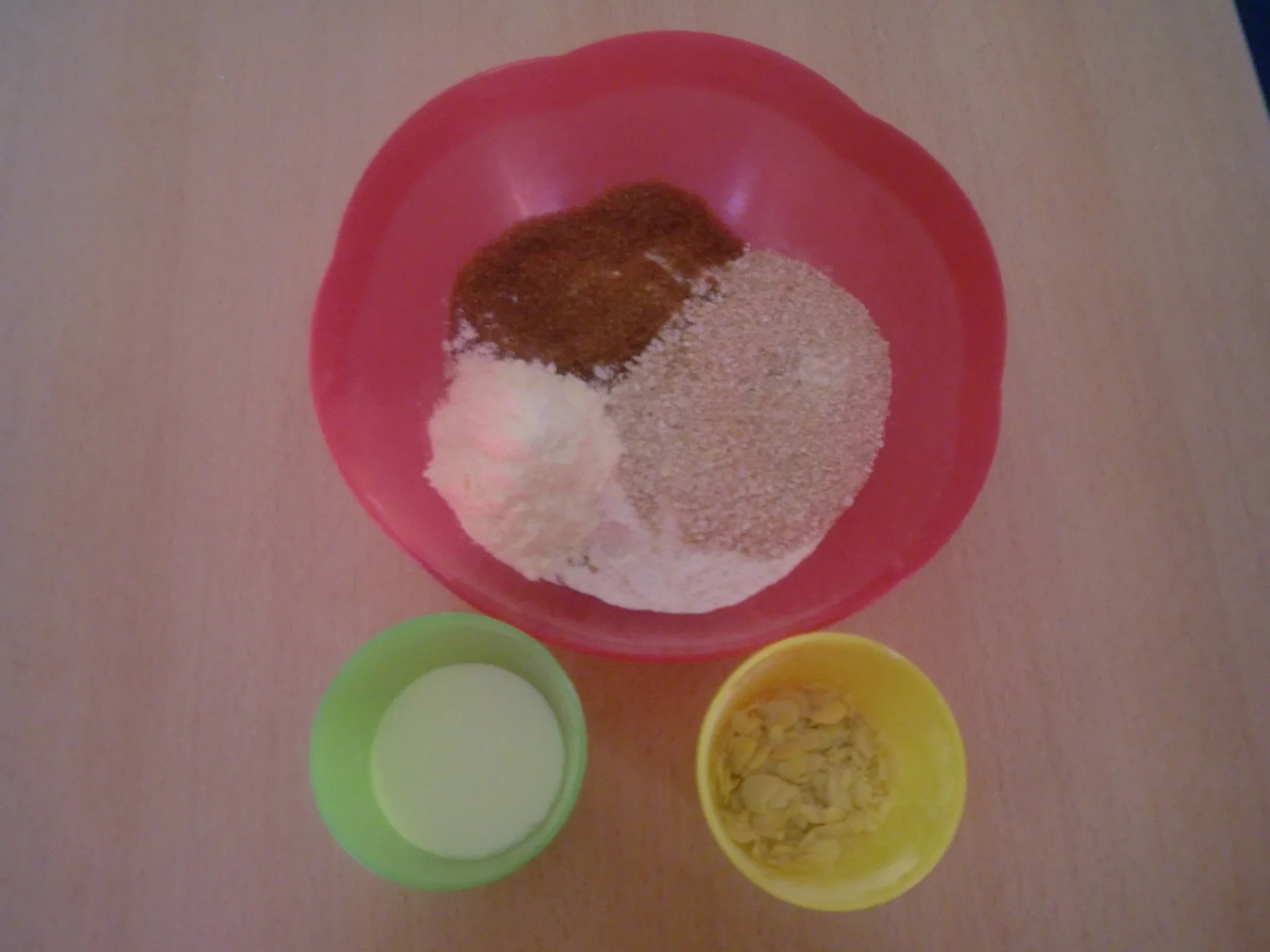 Whole grain biscuits with oat bran and almonds