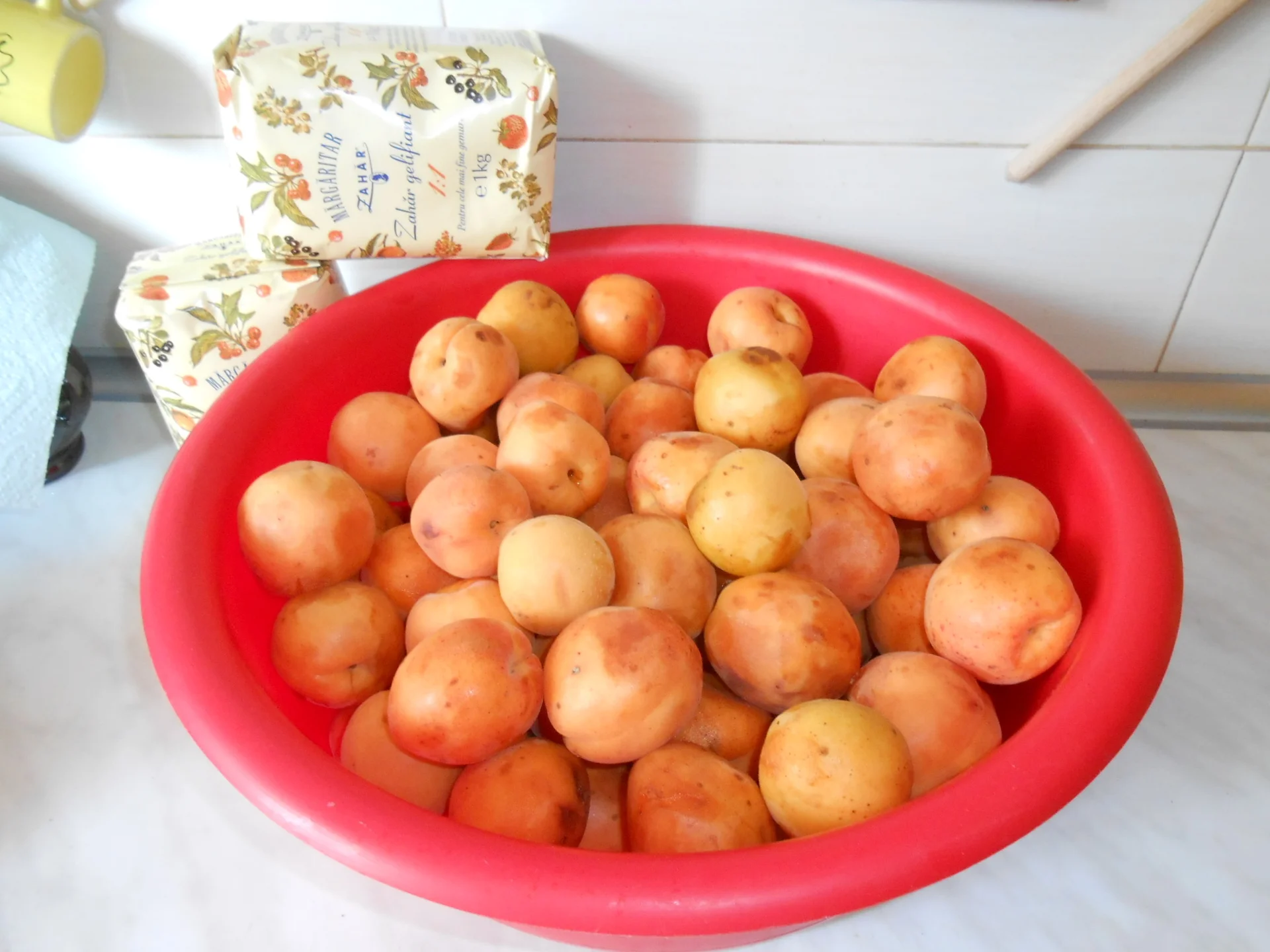 Apricot jam with gelling sugar