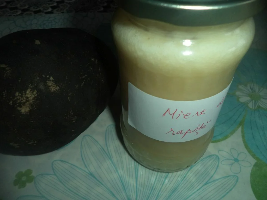 Black radish syrup with honey