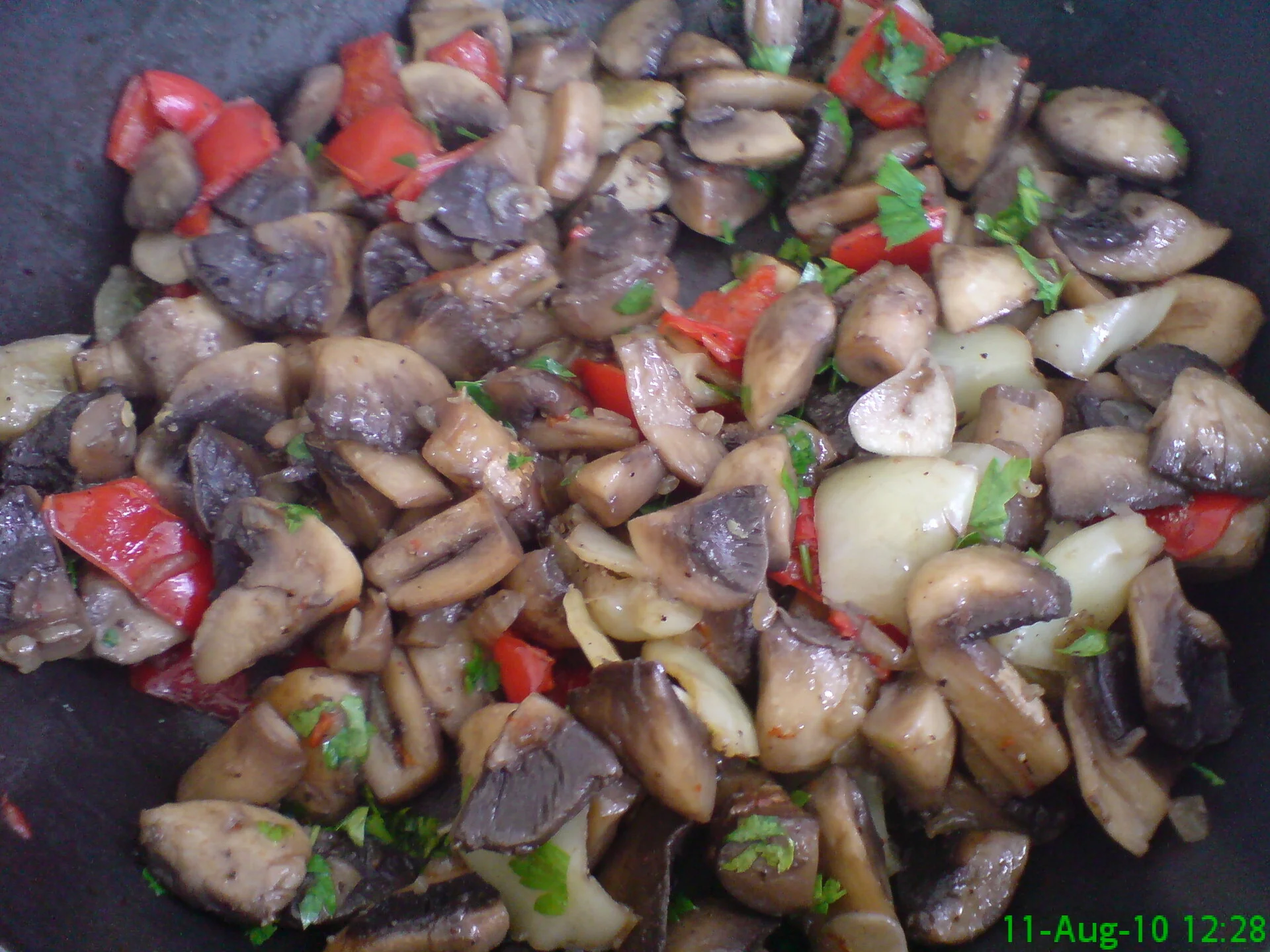 Chicken thighs stuffed with a mushroom garnish