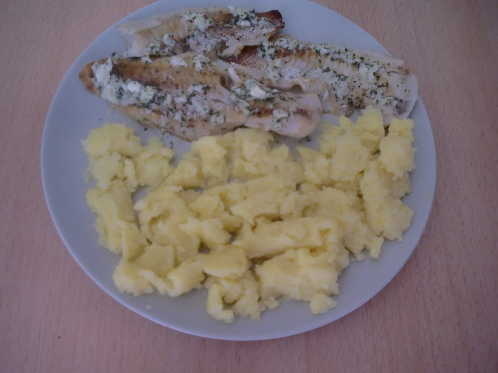 Hake with garlic sauce