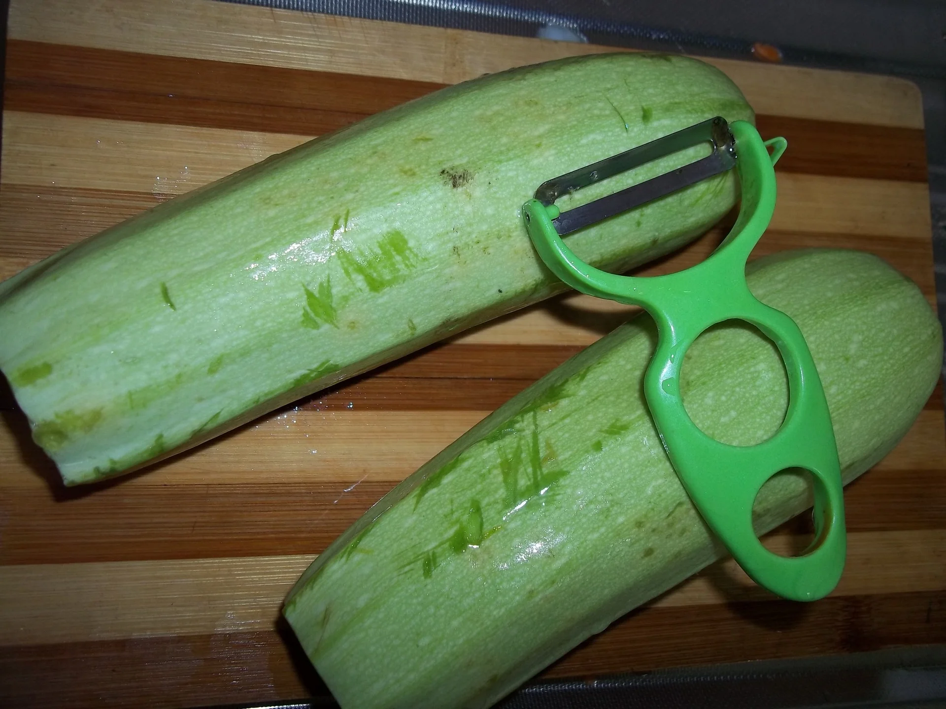 Zucchini with meat and coconut cream