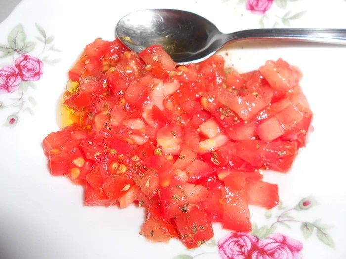 Bruschetta with tomato and basil