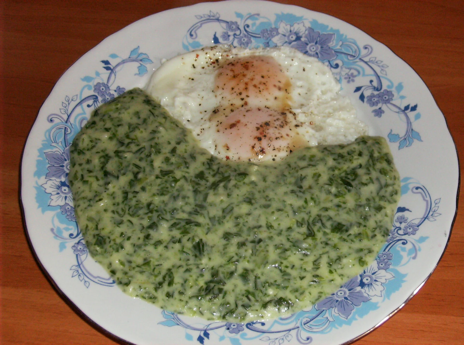 Spinach with fried eggs