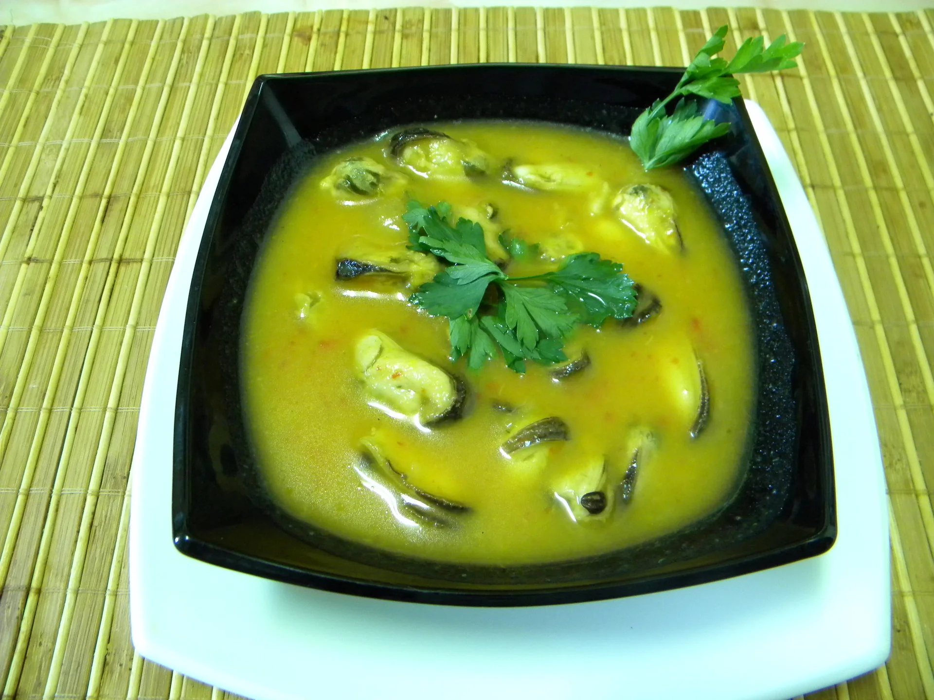 Vegetable cream soup with shellfish