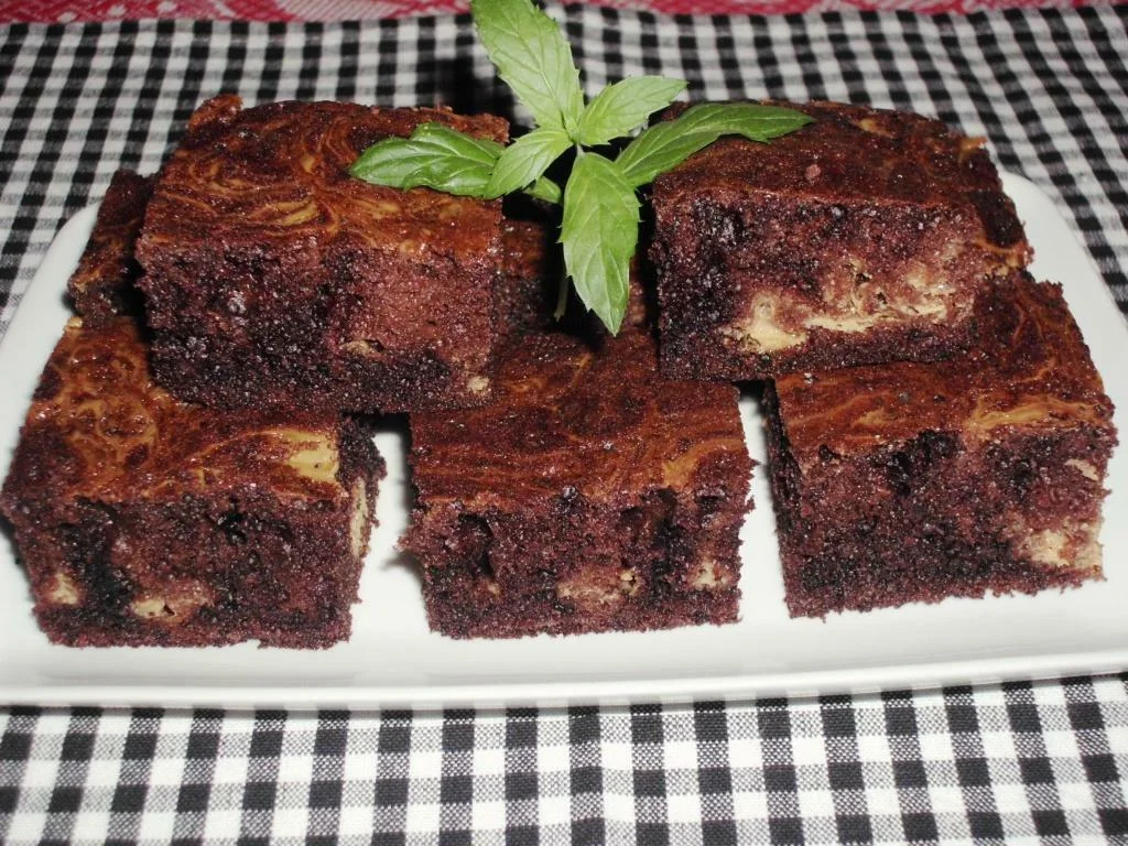 Chocolate cake with mascarpone and dulce de leche