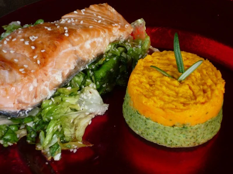 Salmon in a bag in the oven with carrot and broccoli puree