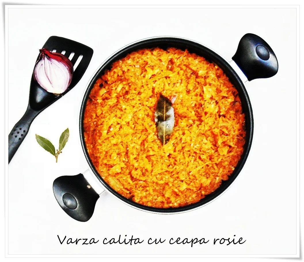 Braised cabbage with red onion