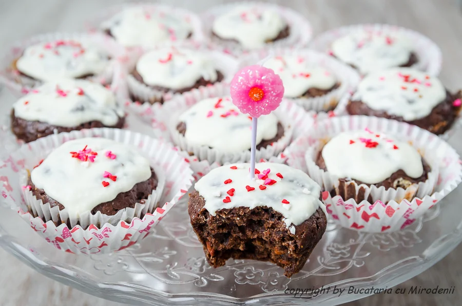 Cupcake with chicory and goji