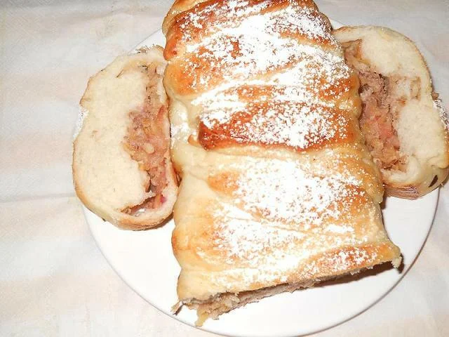 Apple and walnut pie