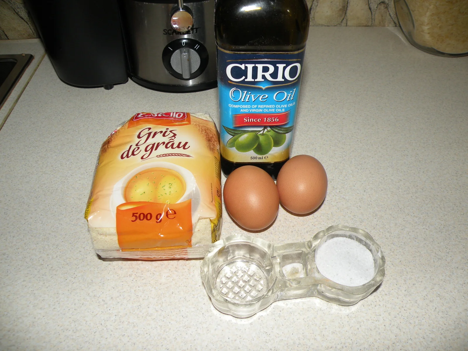 Fluffy semolina dumplings for soup