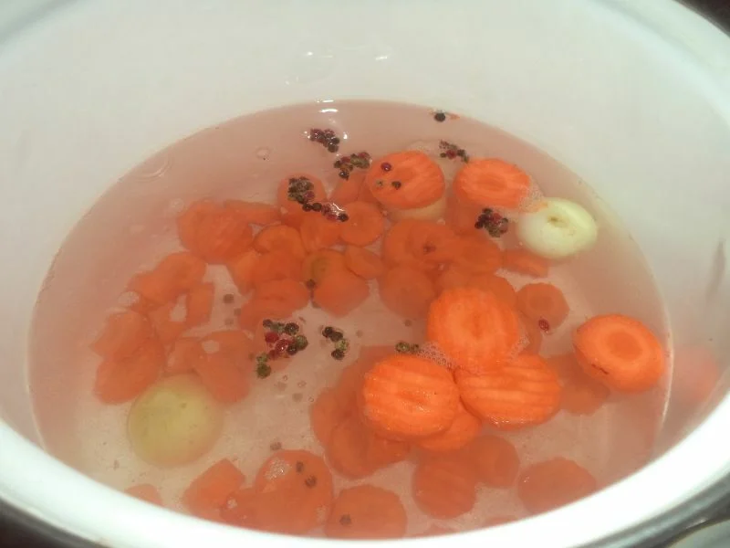 Dumpling soup with cumin and turmeric