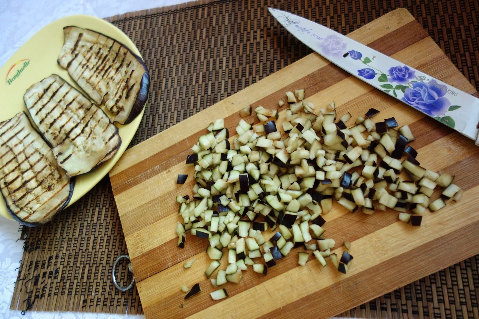 Pasta with spicy eggplant sauce