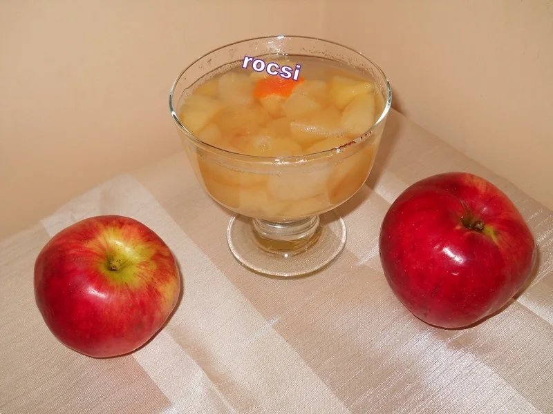 Flavored apple compote