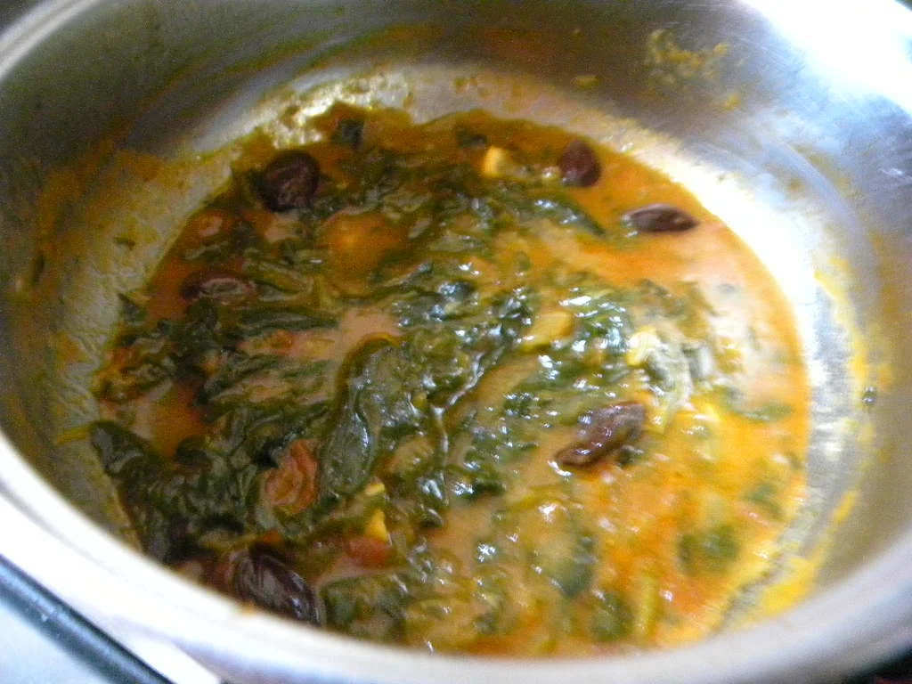 Food with spinach and olives