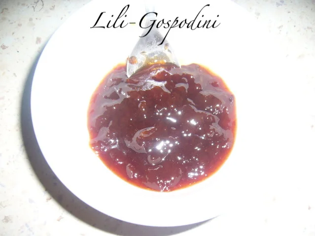 Sweetened peeled plums