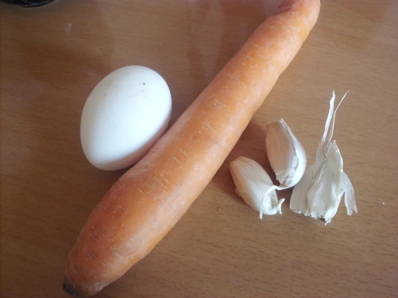 Garlic sauce with carrot