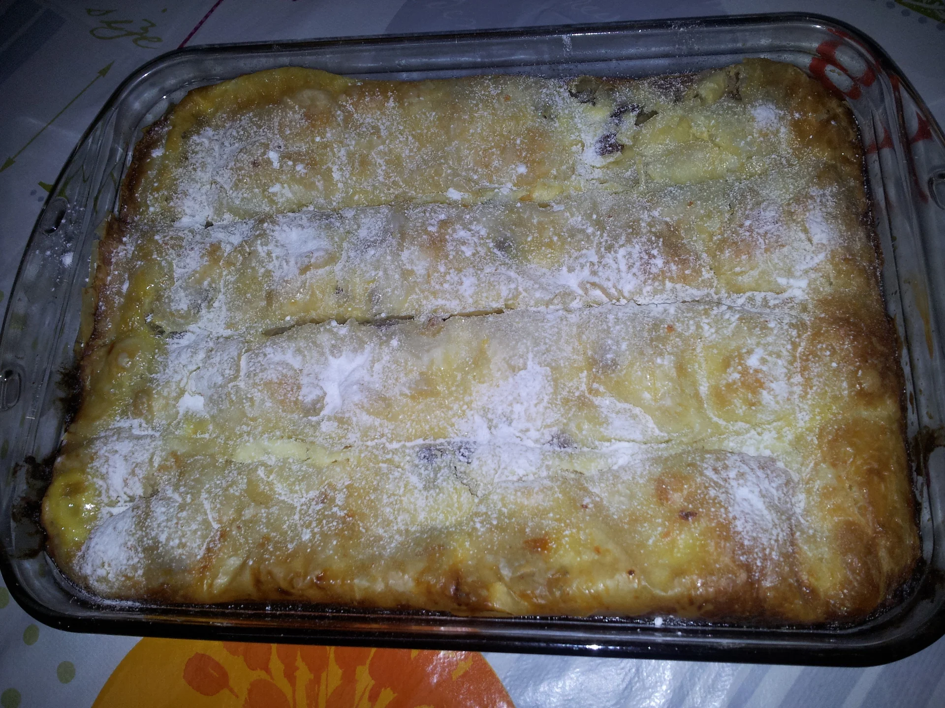 Cheese and raisin pie in rolls