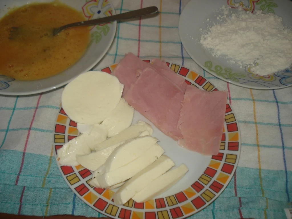 Rolled schnitzels with ham and mozzarella