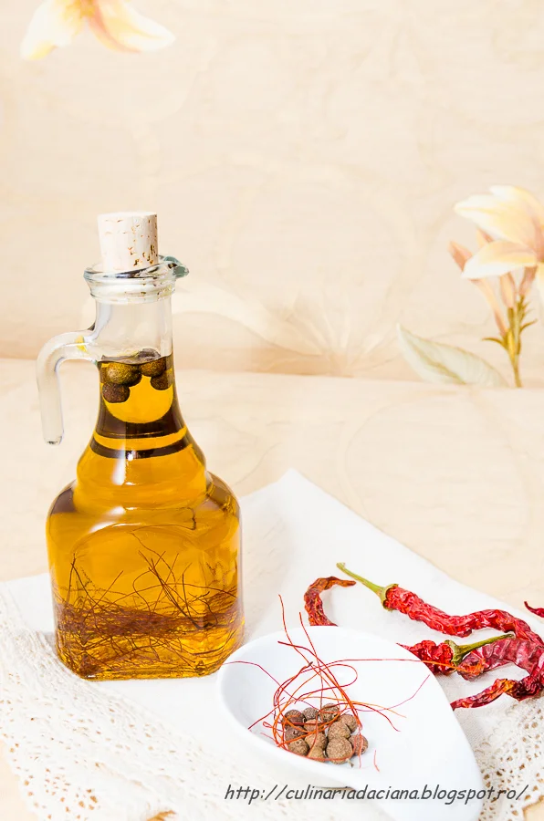 Aromatic oil with chili and pimento strands